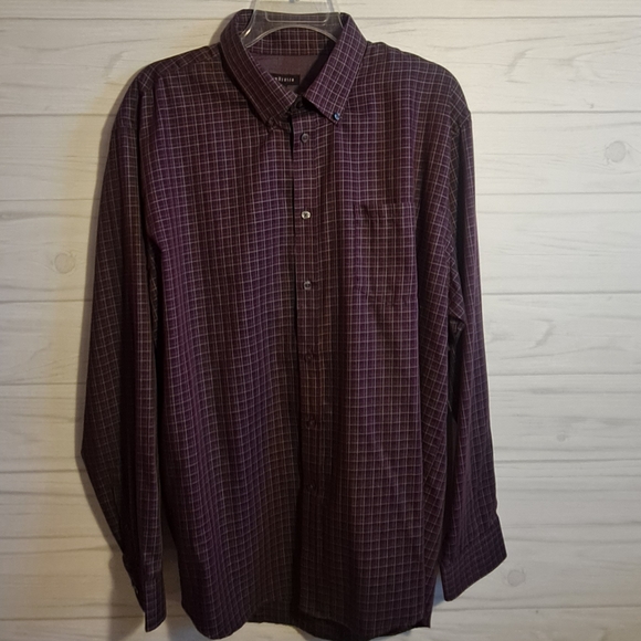 Van Heusen button down shirt - Picture 2 of 5